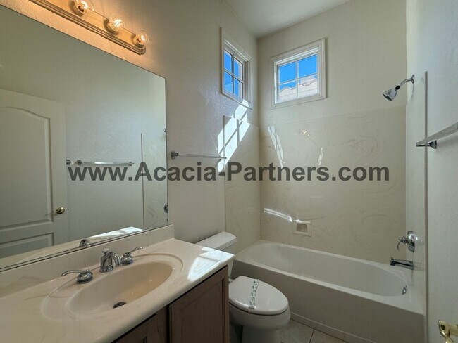 Building Photo - Gated Two Bedroom Home