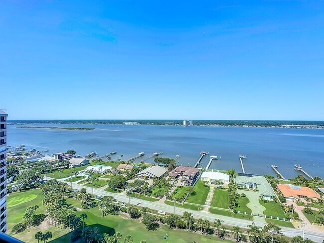 Building Photo - Stunning Penthouse Rental with Intracoasta...