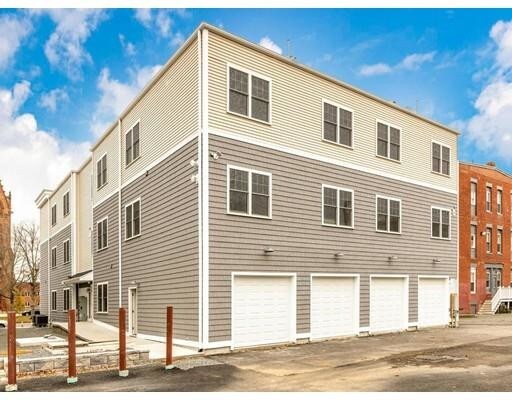 Building Photo - 73 N Common St