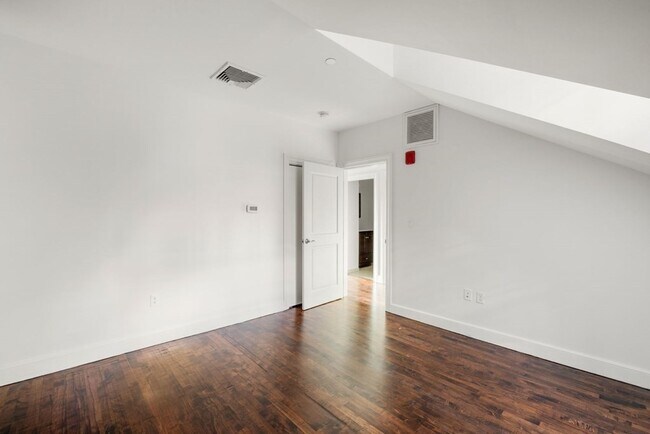 Building Photo - 32 Hancock St