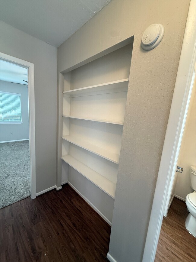 Building Photo - 923 Carrell St