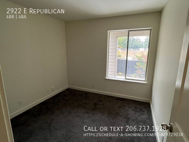 Building Photo - 2922 E Republican-
