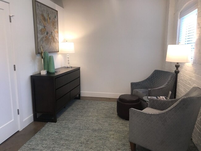 Interior Photo - Landmark at Marshall Broad