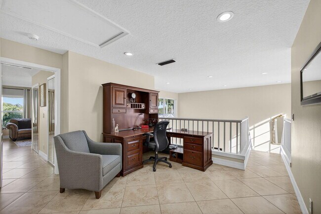 Building Photo - 8400 Heritage Club Dr