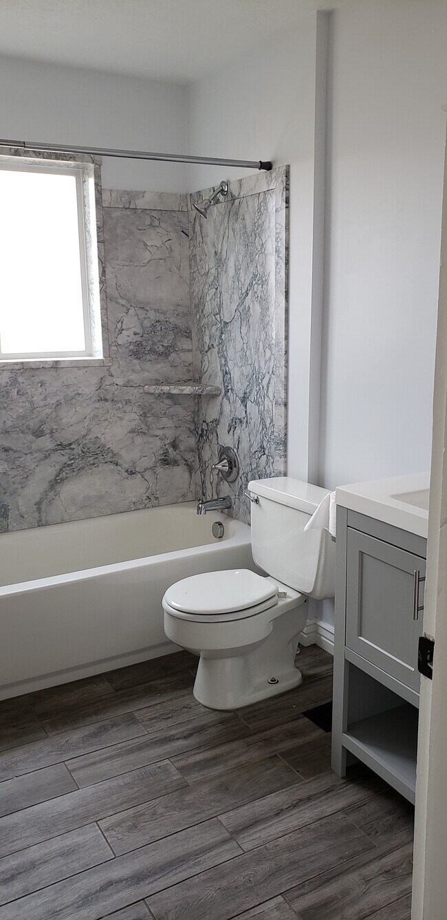 Bathroom - 926 N 800 W