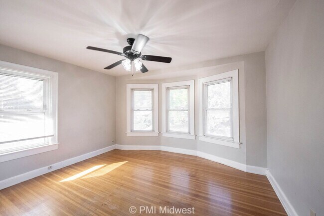 Building Photo - "Charming 3 Bedroom with Hardwood Floors in Indianapolis - Don't Miss Out!"