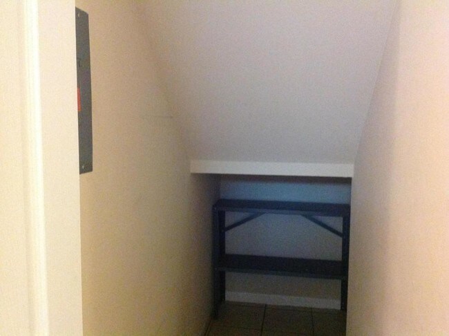 Building Photo - 166 Lake Arbor Dr