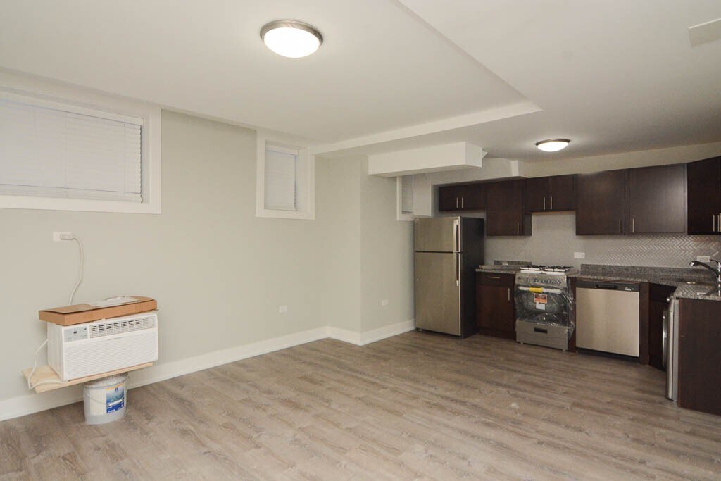 Building Photo - 436 W Belden Ave