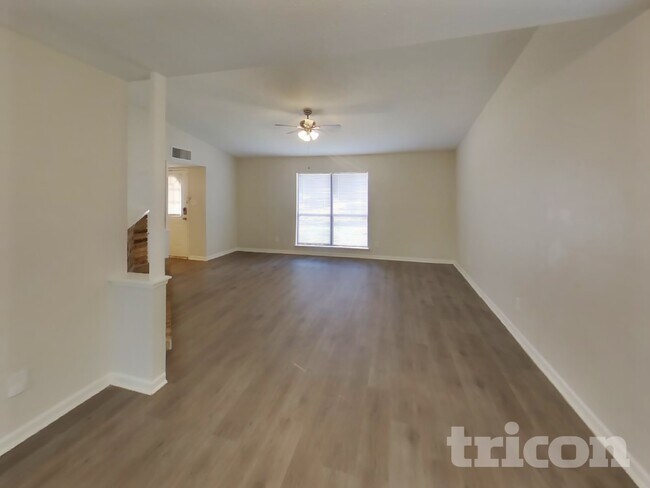 Building Photo - 2106 Newbury Dr