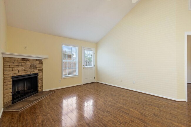 Building Photo - 422 Northrop Pl