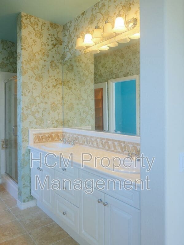 Building Photo - 2736 Cabrillo Ave