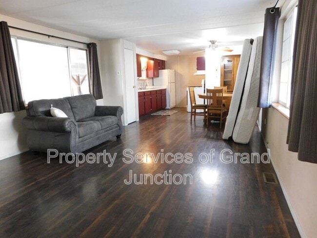 Building Photo - 2954 1/2 Cedar Place