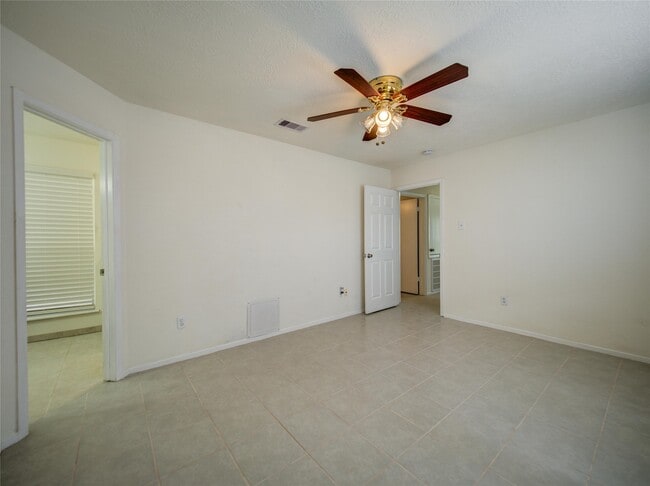 Building Photo - 6834 Harpers Dr