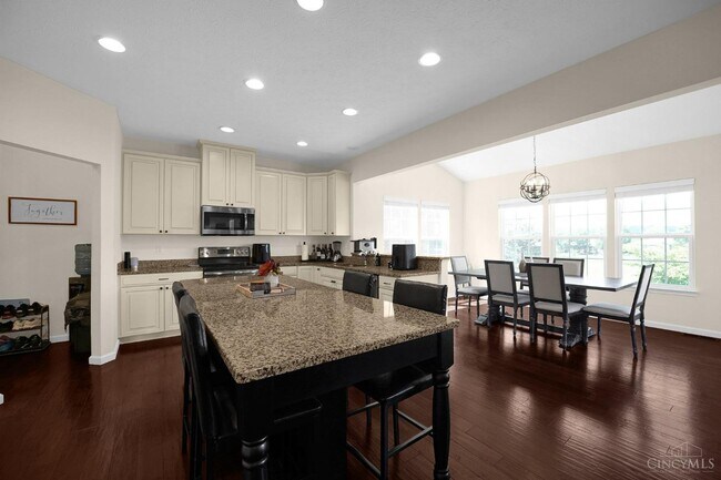 Building Photo - 6468 Holly Ln