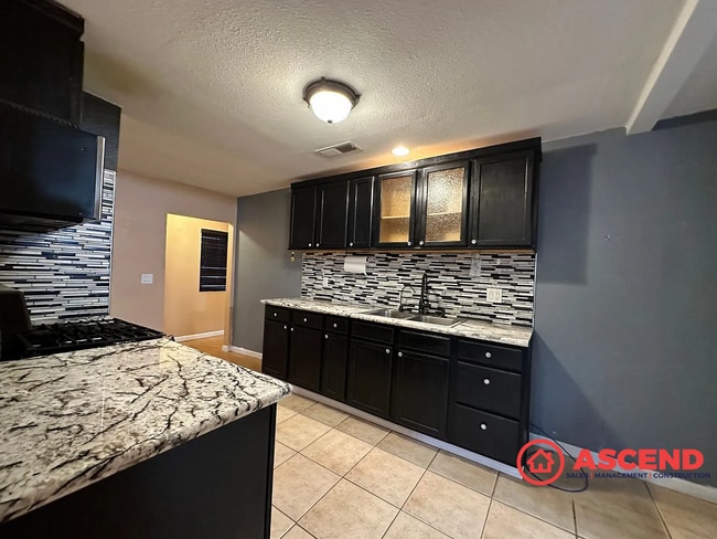 Building Photo - Cute 3 Bedroom Located in Taft!