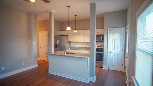 Building Photo - 1218 Bainbridge St