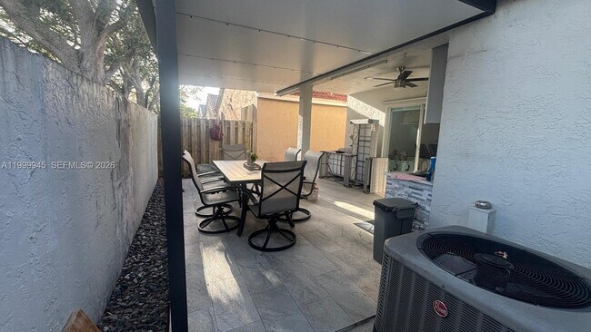 Building Photo - 11460 SW 73rd St