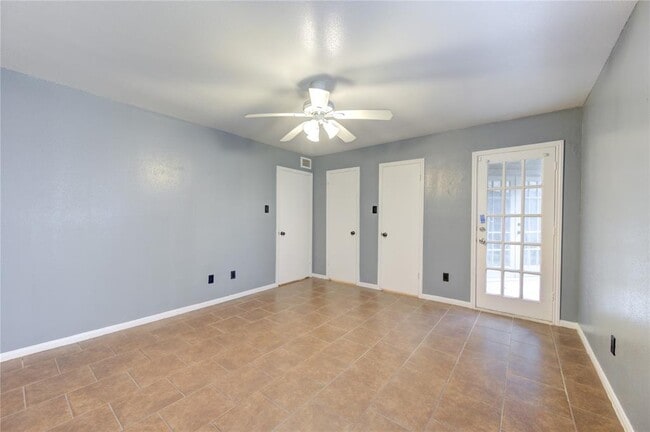 Building Photo - 12500 Sandpiper Dr