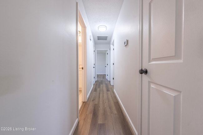 Building Photo - 309 E 6th St