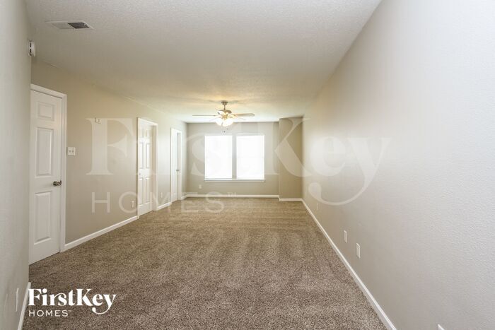 Building Photo - 10672 Glenayr Dr