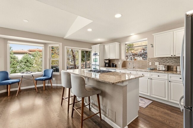 Building Photo - Stunning Fully Furnished Home in Roxborough Park!