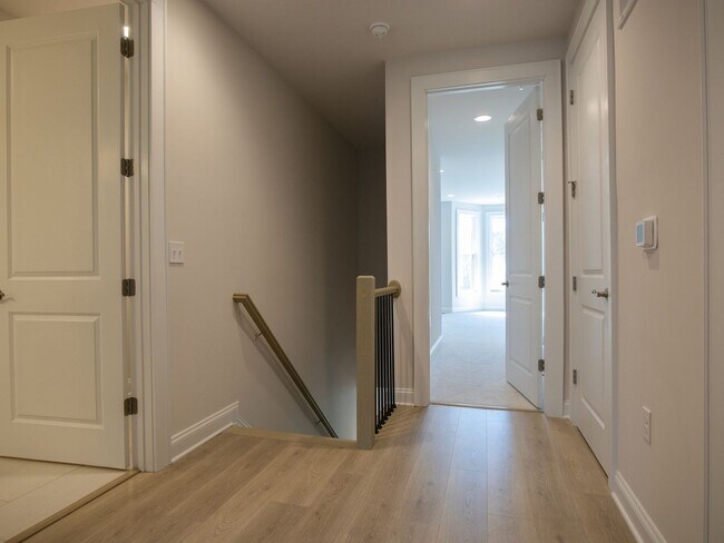 Building Photo - Walkable Short Pump Living with a Huge Private Deck