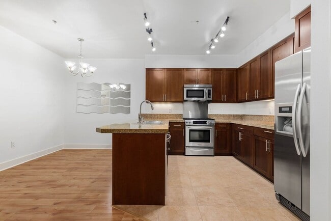 Building Photo - Prime Redmond Location!!!