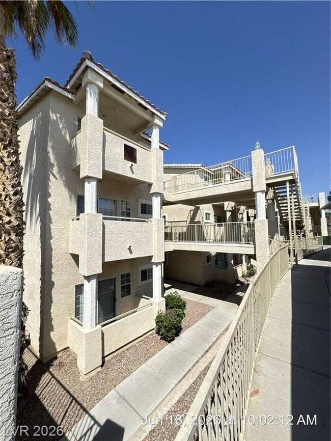 Building Photo - Green Valley Condo w/Community Pool!!