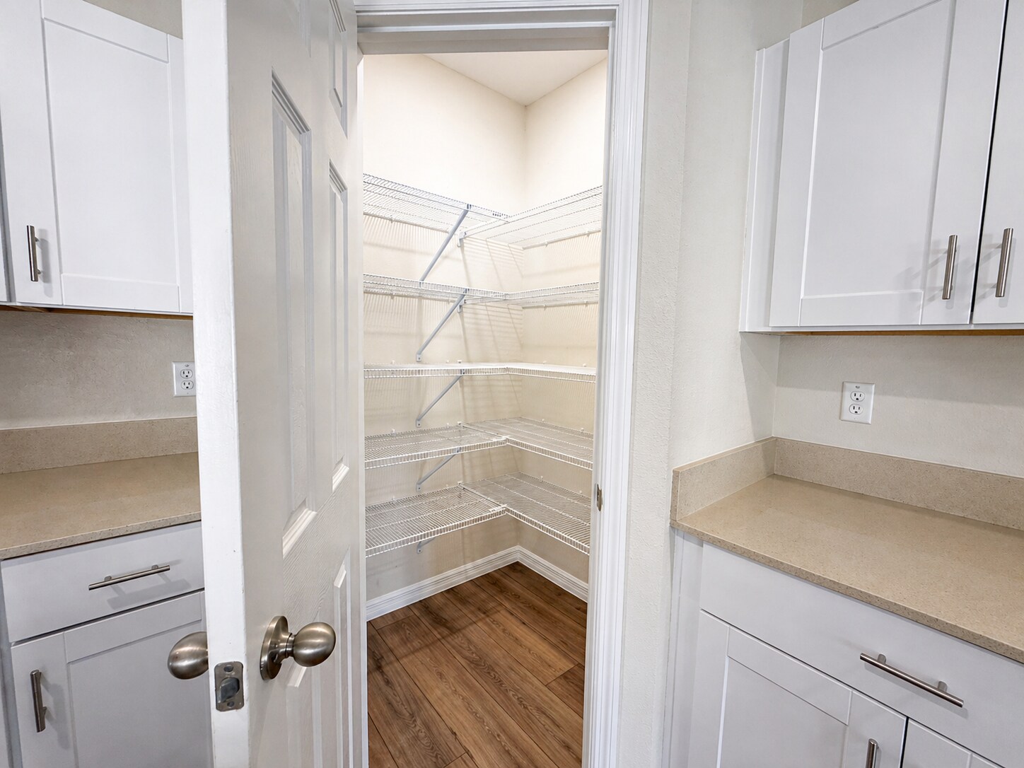 Building Photo - 1305 Current Pl