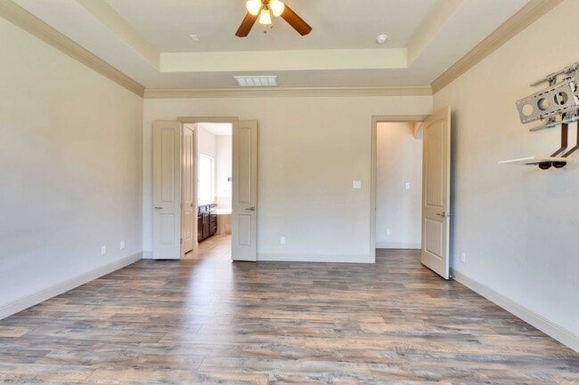 Building Photo - 2500 Speidel Dr