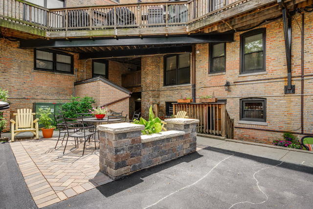 Building Photo - 1034 W Armitage Ave