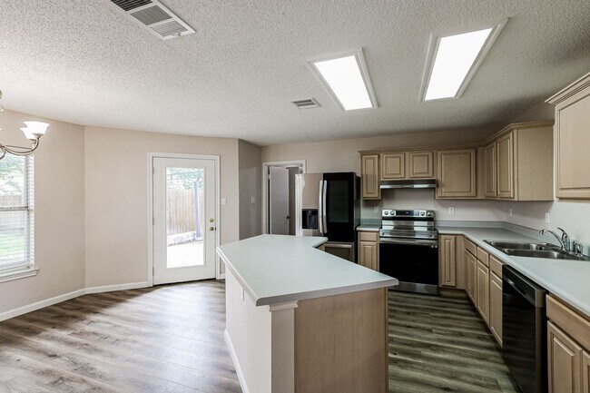 Building Photo - Hidden Gated community about 7 miles from Randolph Air Force Base