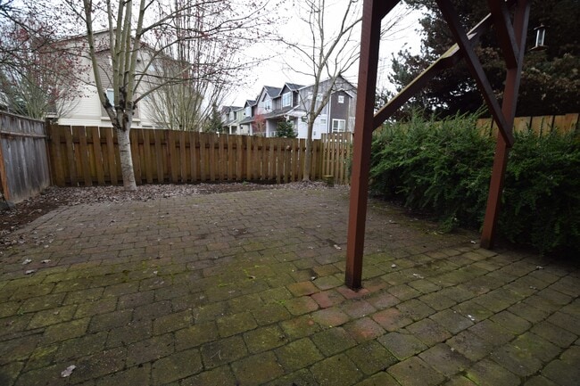 Building Photo - 232 NE 76th Ave