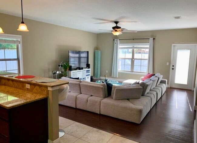 Building Photo - 41 Cactus Rd