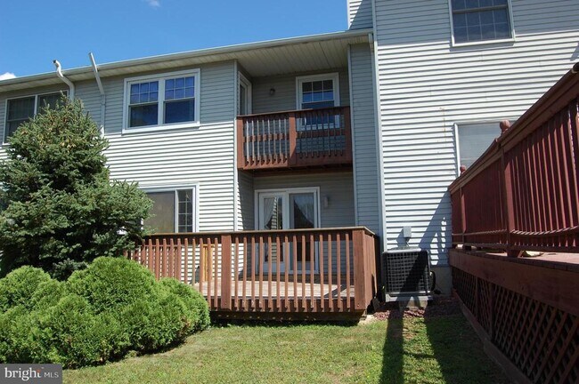 Building Photo - 131 Red Haven Dr