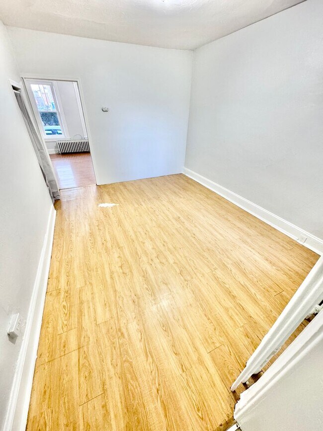 Building Photo - 445-447 West Linden Street