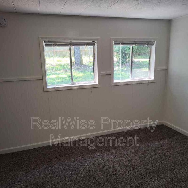 Building Photo - 853 River Bend Rd
