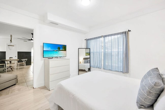 Building Photo - 10755 Clara Ln