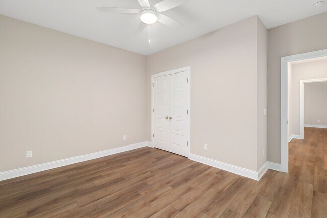 Building Photo - 204 Pineland Dr