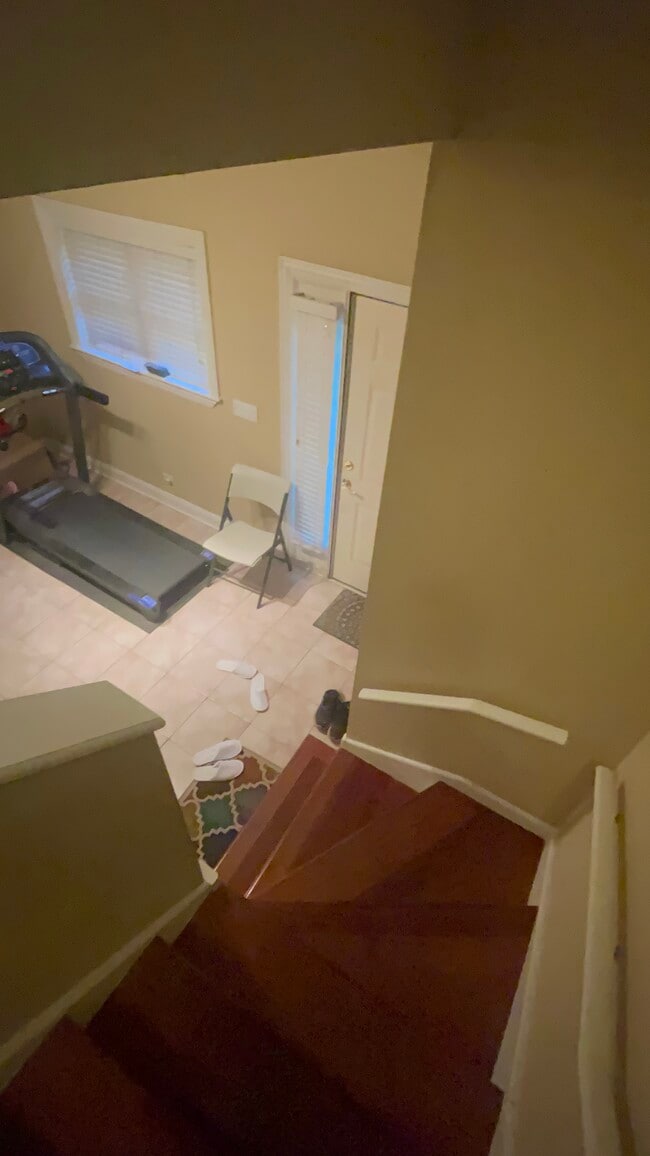 Building Photo - 4331 W Peterson Ave