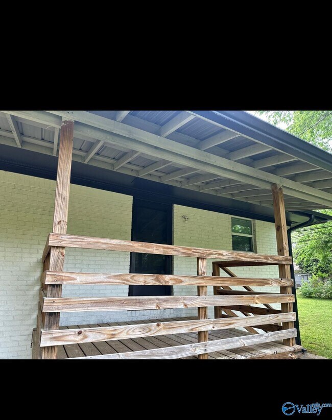 Building Photo - 1114 NW Oakwood Ave