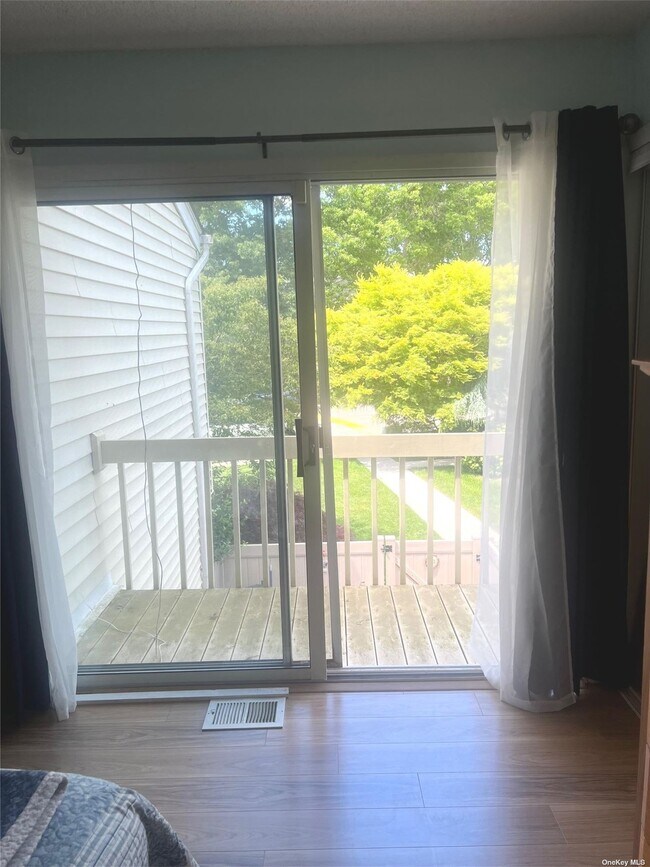 Building Photo - 206 Springmeadow Dr