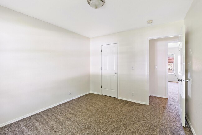 Building Photo - 1725 N Eagle Creek Way