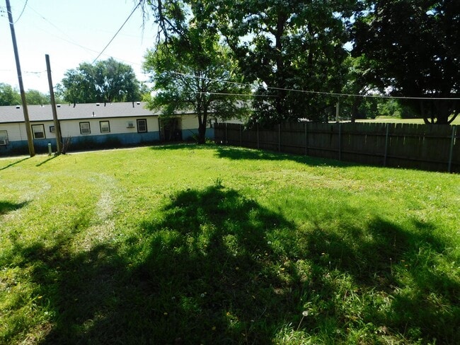 Building Photo - Freshly updated 3 Bedroom, 2 Bathroom Home...