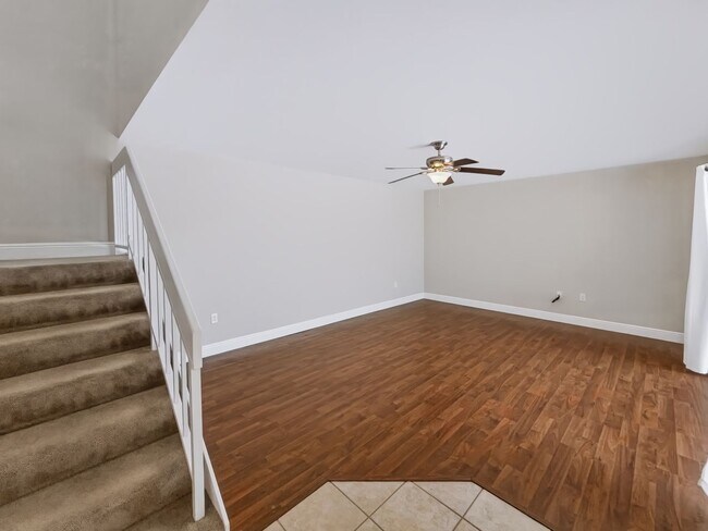 Building Photo - 128 Lake Point Ln