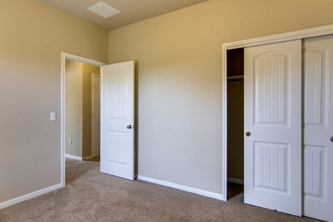Building Photo - 605 Brashear Ln