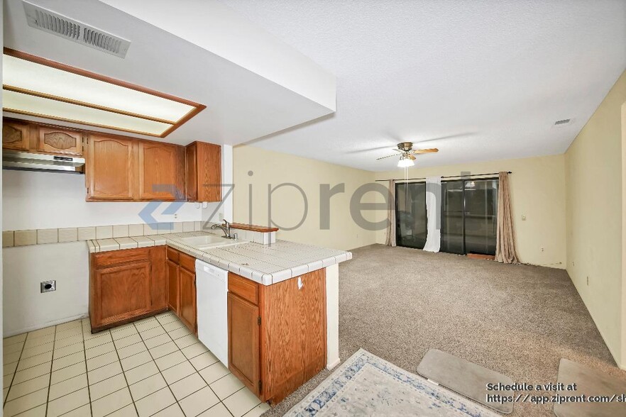 Building Photo - Unit