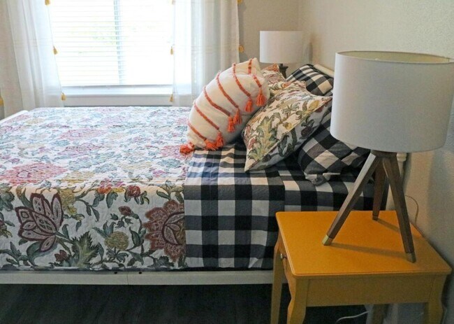 Building Photo - 6 Reserve Ct