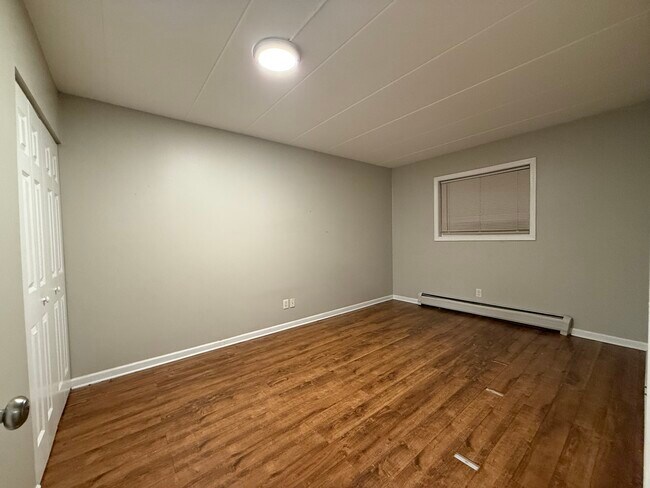 Building Photo - 154 E Bailey Rd