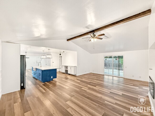 Building Photo - Updated 4B 2BA Home in Paradise Hills w/ S...